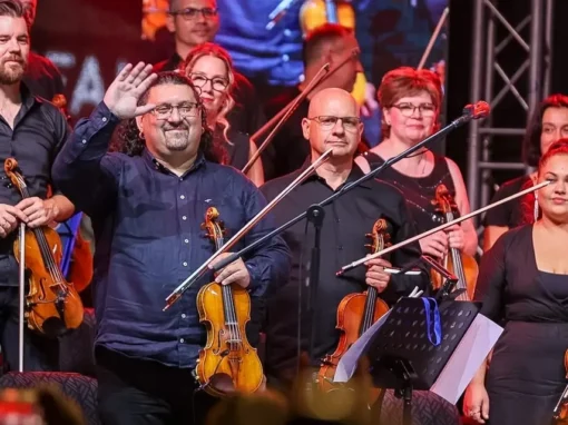 Felejthetetlen este a városközpontban: A Szabadkai Szimfonikus Zenekar és az ABBA Real Tribute Band nyűgözte le a közönséget Felejthetetlen este a városközpontban: A Szabadkai Szimfonikus Zenekar és az ABBA Real Tribute Band nyűgözte le a közönséget